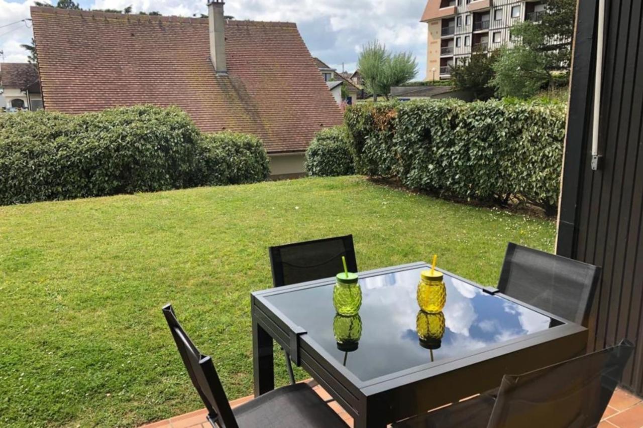 Beautiful Apartment With Gardenlk Cabourg Exterior foto